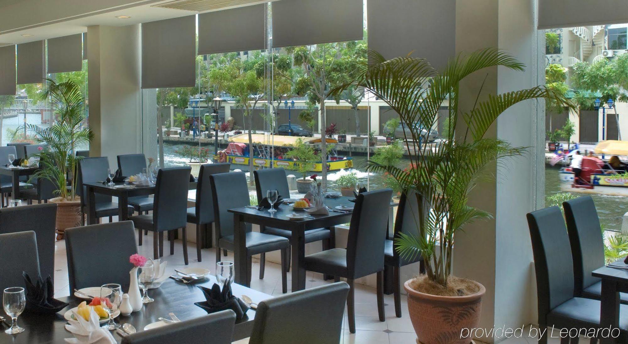 Wana Riverside Hotel Malacca Restaurant photo