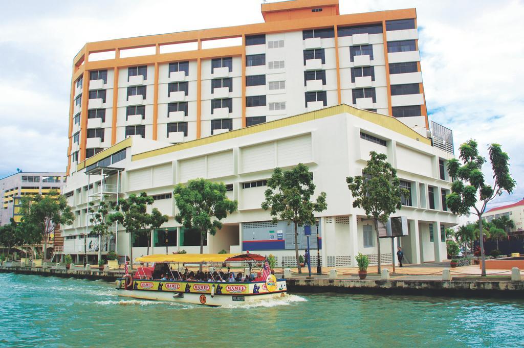 Wana Riverside Hotel Malacca Extérieur photo